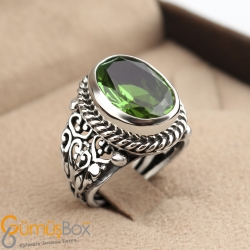 Gumusbox - KENARLARI İŞLEMELİ ZULTANİT TAŞLI ERKEK GÜMÜŞ YÜZÜK