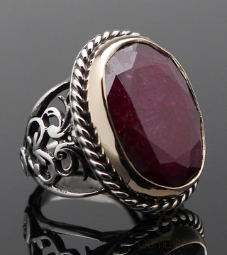 Gumusbox - Kök Yakut Taşlı Sarı Çerçeveli Gümüş Yüzük