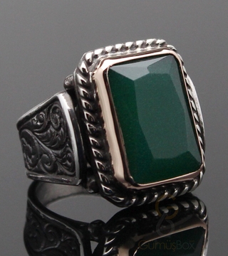 Gumusbox - Kök Zümrüt Taşlı Dikdörtgen Model Yüzük