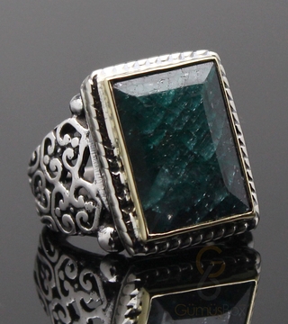 Gumusbox - Kök Zümrüt Taşlı Sarı Çerçeveli Yüzük