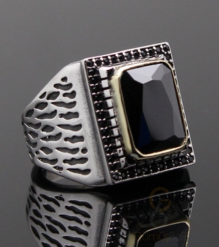 Gumusbox - Siyah Zirkon İşlemeli Gümüş Yüzük