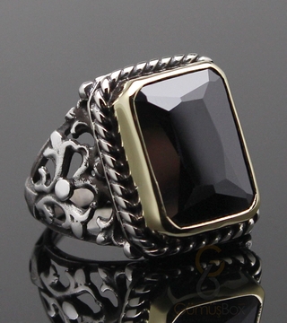 Gumusbox - Siyah Zirkon Taşlı Köşeli Tasarım Yüzük